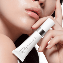 Load image into Gallery viewer, adoreyes biomimetic peptide lip serum